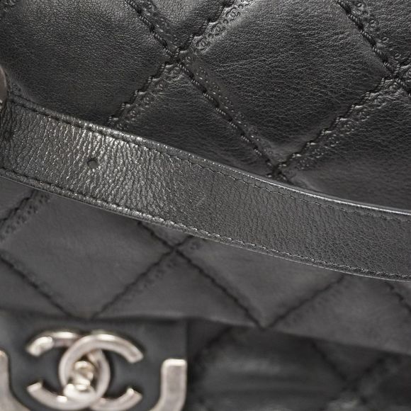 Chanel Matelasse Wallet on a Chain Lambskin Black Shoulder Bag - Picture 5 of 7